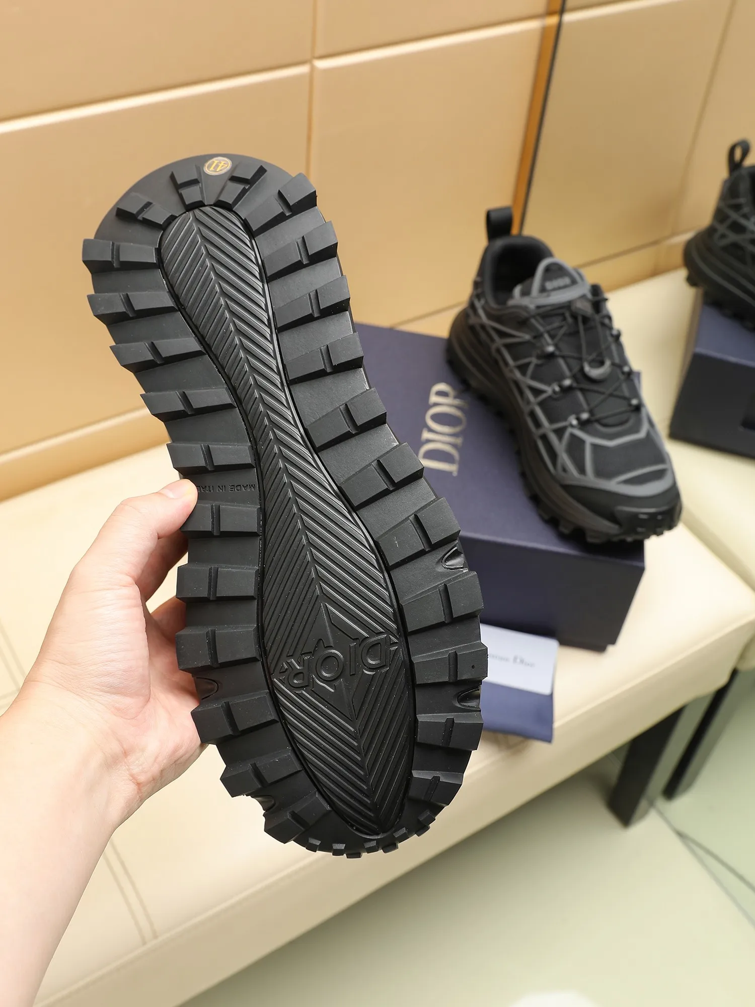 Men's Men's Shoes 💰520 [New Style] 🏍️🏍️Dior-B31 RUNNER sneakers highlight the fashionable silhouette, decorated with curved cannage pattern, reinterpreting classic patterns in a structural style, enriching Dior's 2023 summer men's wear series. Meticulously crafted using the advanced craftsmanship of hiking shoes, it blends outdoor culture with Dior heritage. Code number 38-45, multiple colors available, 38-44 (45 can be customized